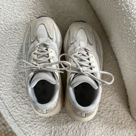 Yeezy Boost 700 Salt - Picture 3 of 6